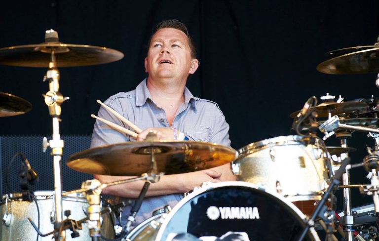 Watch Pulp drummer Nick Banks play ‘Disco 2000’ with tribute band Pulp’d in Sheffield