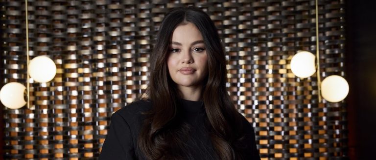 Opinions Are Divided After Selena Gomez Went To A Beyoncé Concert And Watched A Basketball Game On Her Phone