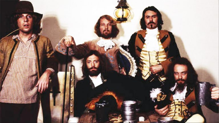 “I never write about people I know. I’ve always been against the idea of betraying any kind of confidence”: Are the touching tales of Jethro Tull’s Minstrel In The Gallery really just fiction?