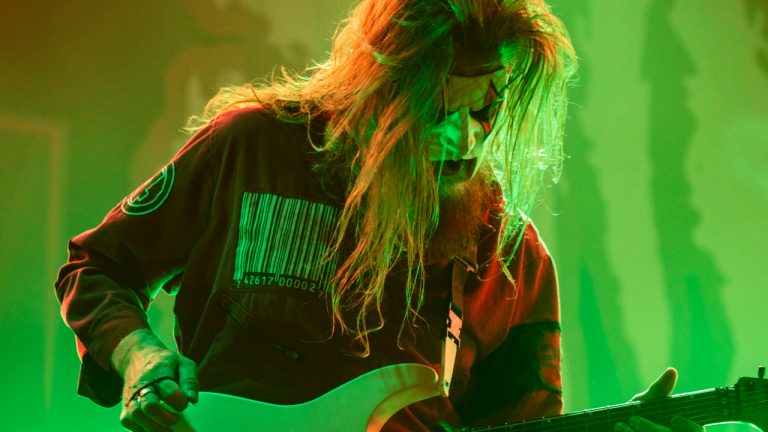 Jim Root wants Slipknot’s new album to be made like the debut and Iowa: “I would like to revisit the raw energy of how those first two records were recorded”