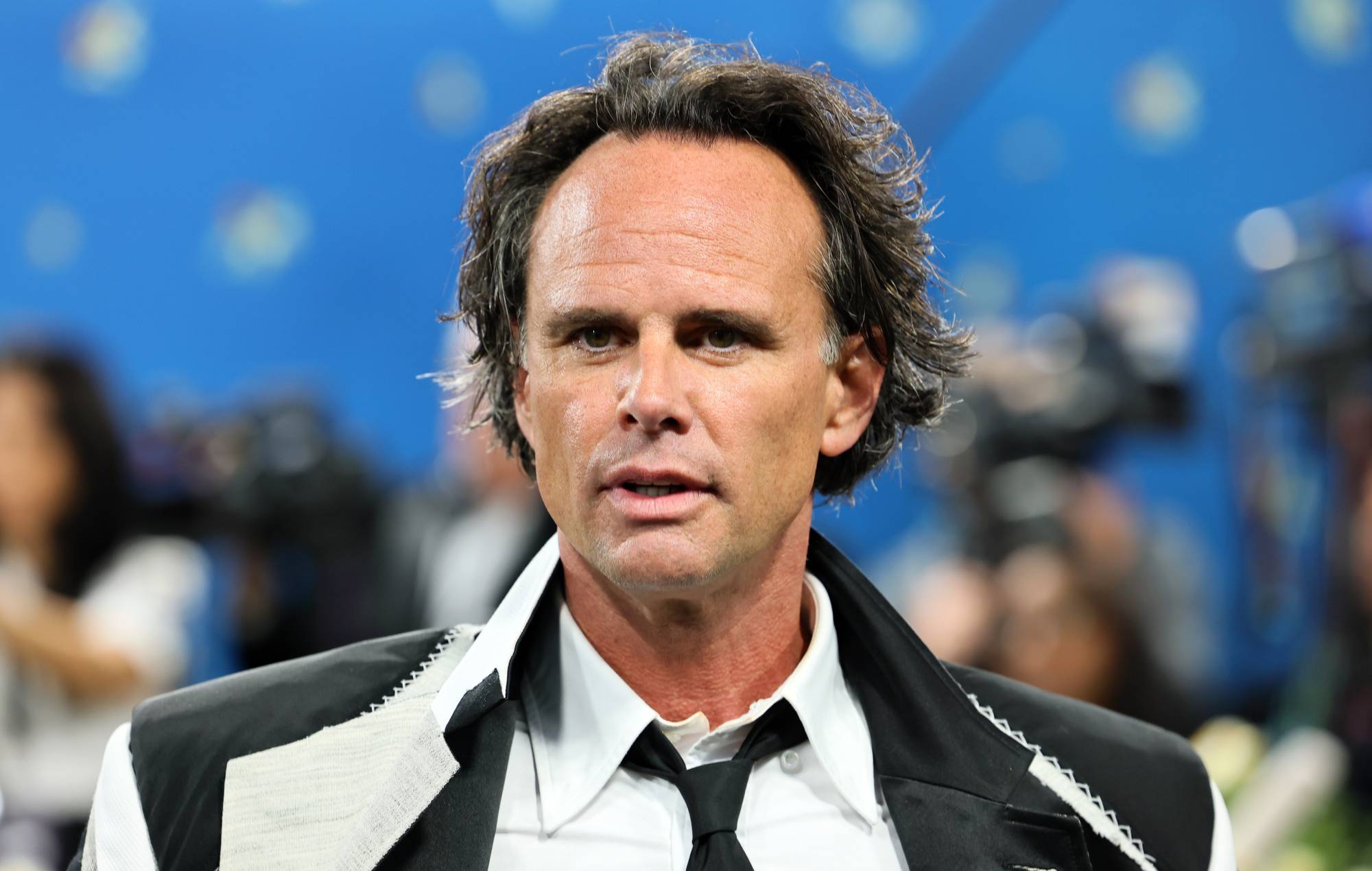 Watch ‘The White Lotus’ star Walton Goggins dance with his mum during ‘SNL’ monologue