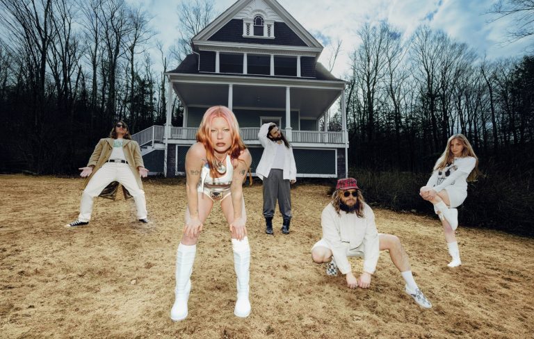 Listen to Wet Leg’s electrifying new single ‘CPR’