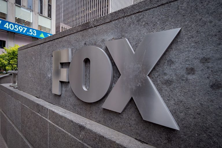 Tucker Carlson & Steven Bannon Bash Fox News, Calls It A “Propaganda” Network