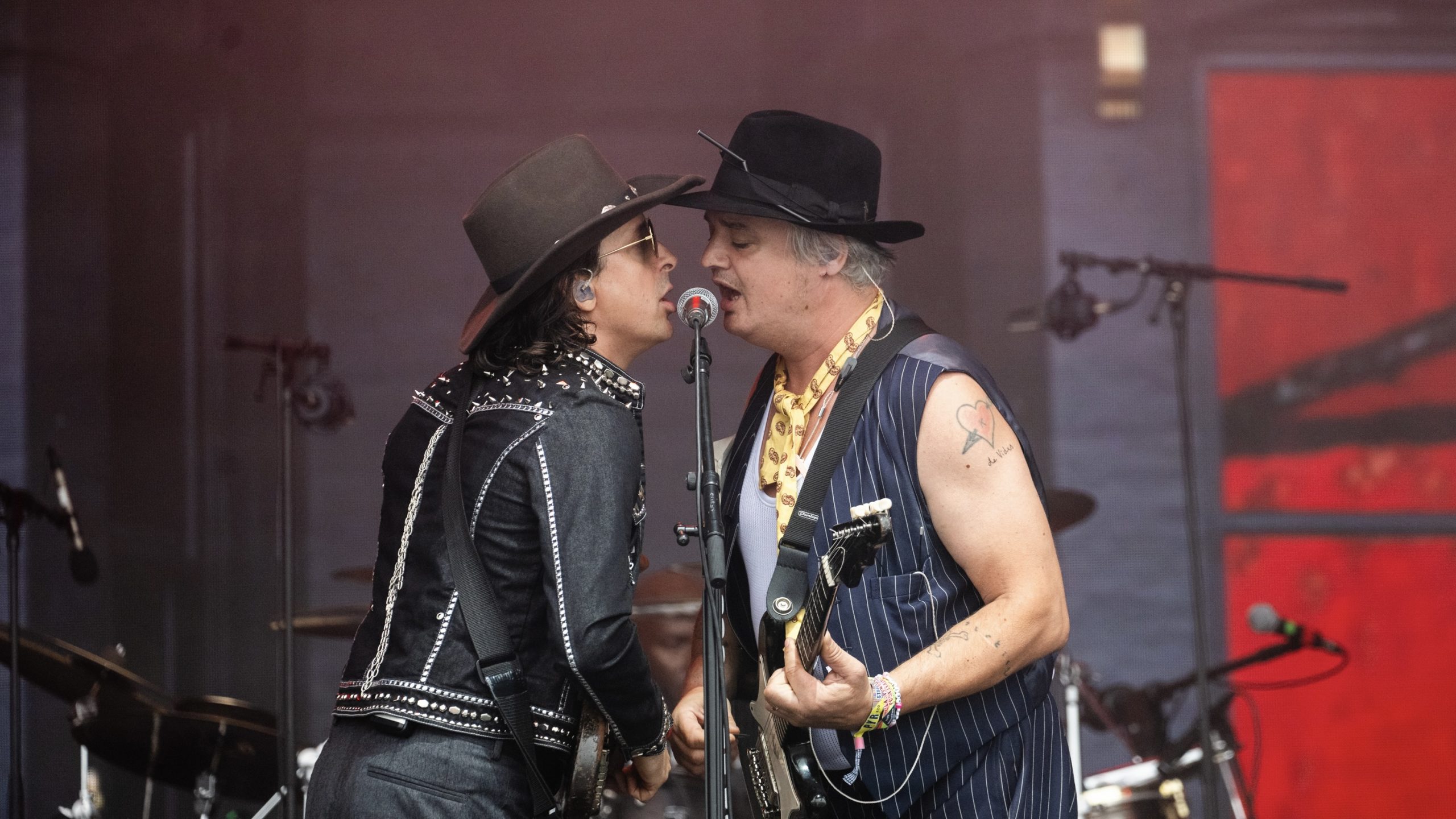 “Their chaotic charm hasn’t dulled one bit.” The Libertines roll back the years at Glastonbury with a classic scrappy, rough-around-the-edges set