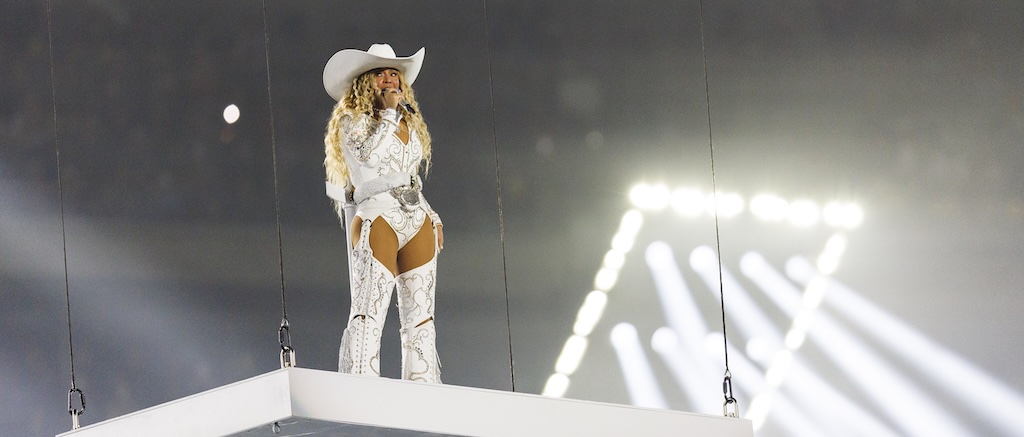 Beyoncé Had A Scary Moment Involving A Suspended Car At Her Houston Show