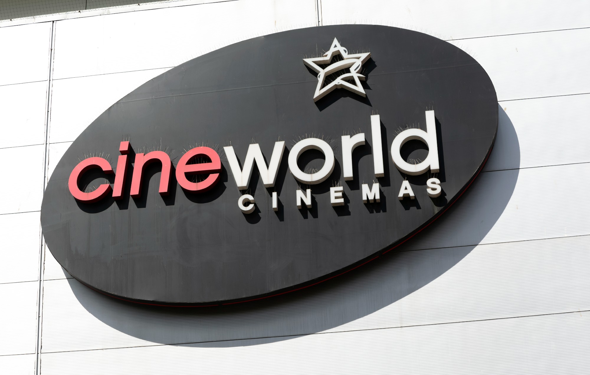 Mum suing Cineworld after horror trailers play ahead of ‘Lilo & Stitch’