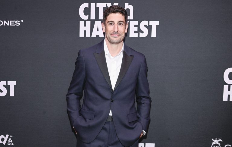 ‘American Pie’ star Jason Biggs once climbed into rubbish bin to search for cocaine