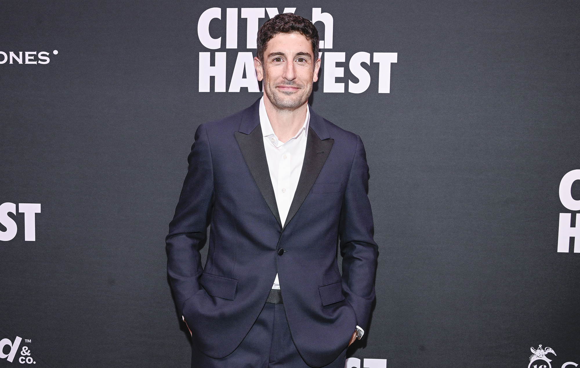 ‘American Pie’ star Jason Biggs once climbed into rubbish bin to search for cocaine