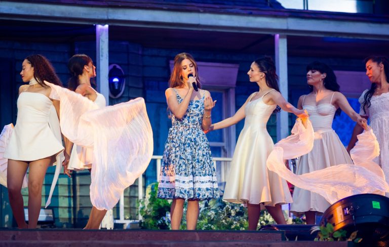 Here’s what Lana Del Rey played as she kicked off her summer 2025 UK and Ireland stadium tour in Cardiff