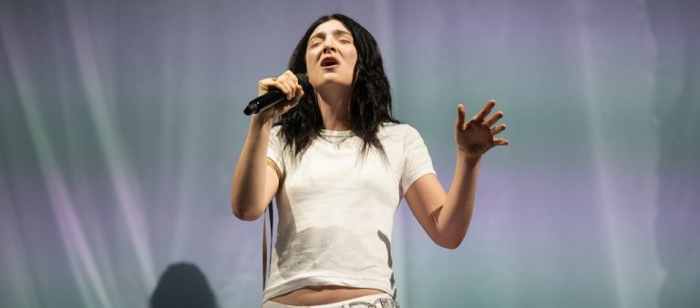Lorde Made A Surprise Glastonbury Appearance To Perform Every Song From Her New Album