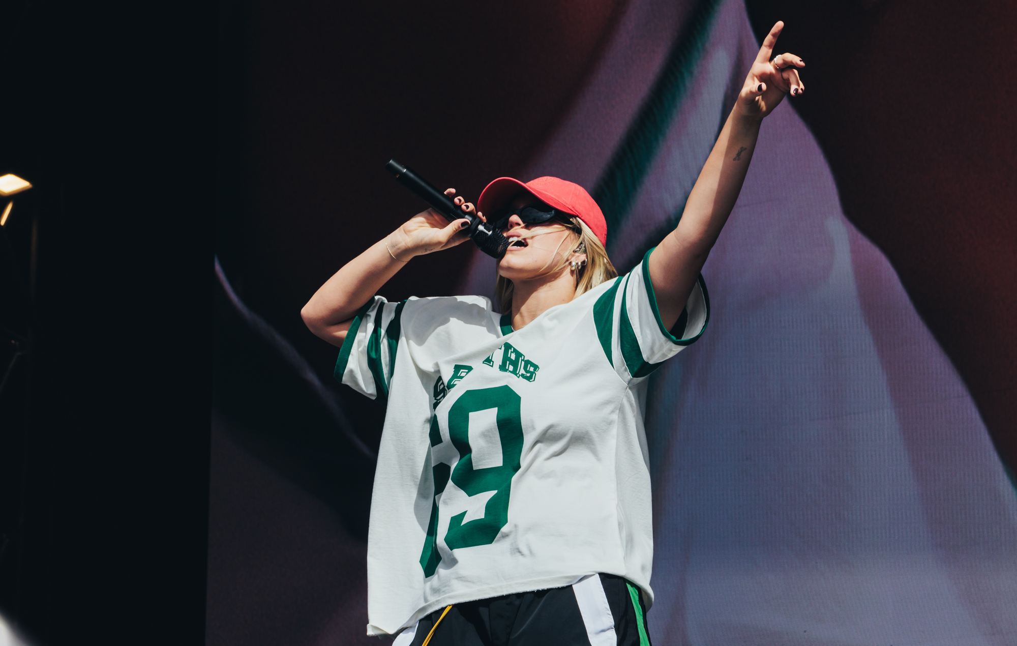 Reneé Rapp on Tory Lanez being stabbed in prison: “Maybe we should be stabbing more”