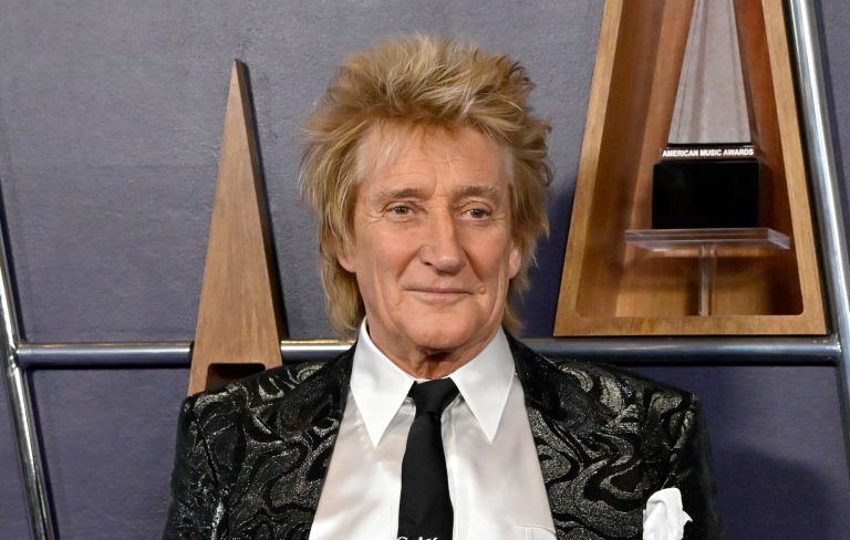 Rod Stewart cancels second Las Vegas show due to poor health weeks before Glastonbury