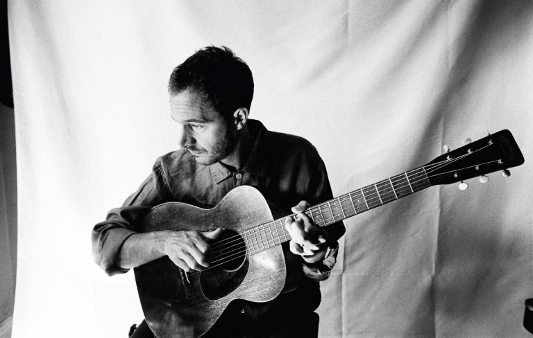 Editors’ Tom Smith “pines for lost youth” on debut solo track ‘Lights Of New York City’