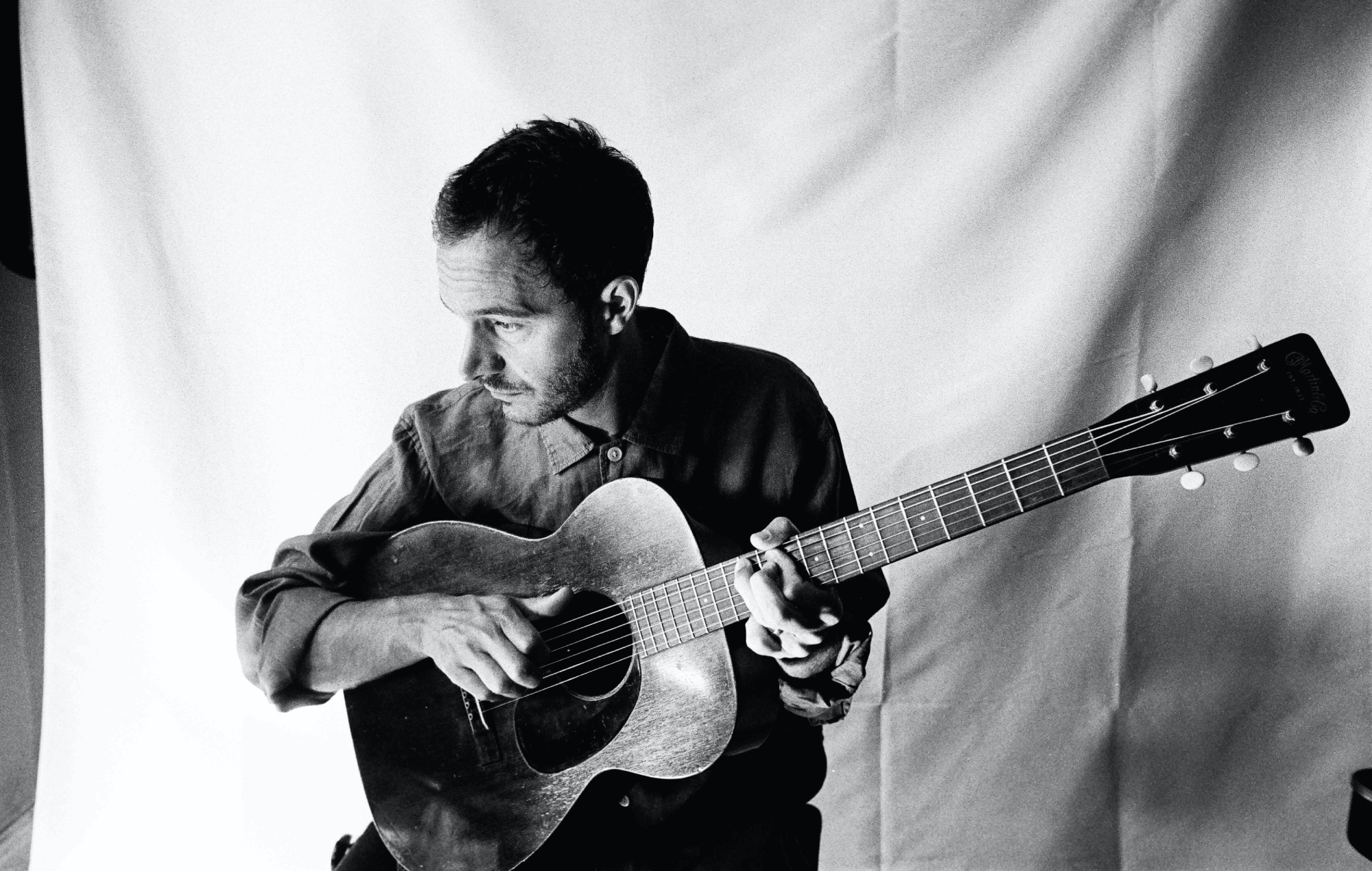 Editors’ Tom Smith “pines for lost youth” on debut solo track ‘Lights Of New York City’