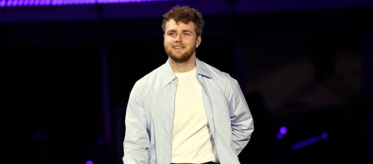 Alex Warren Reacts To Backlash For Sharing A Sabrina Carpenter Song Amid Their Chart Battle For No. 1