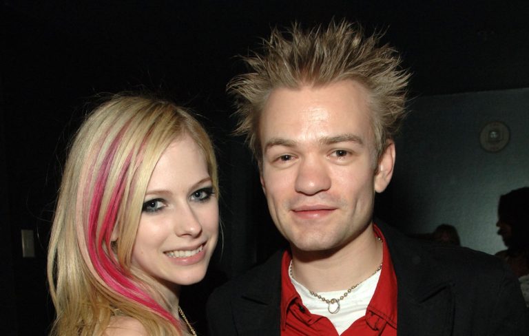 Watch Avril Lavigne reunite with ex-husband Deryck Whibley  for Sum 41’s ‘In Too Deep’ at Warped Tour
