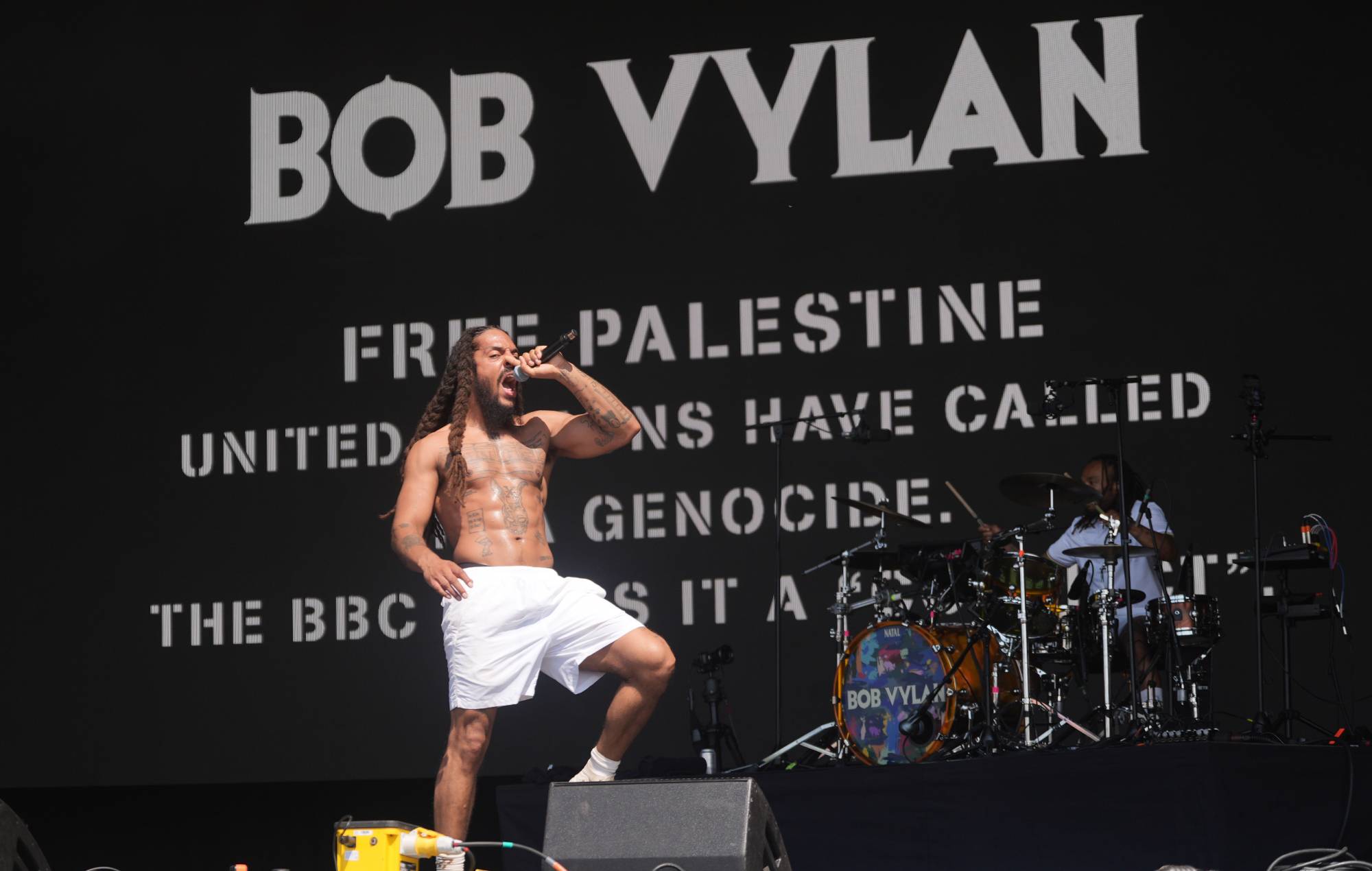 Glastonbury 2025: Bob Vylan lead chants of “death to the IDF” and “free, free Palestine” in provocative set
