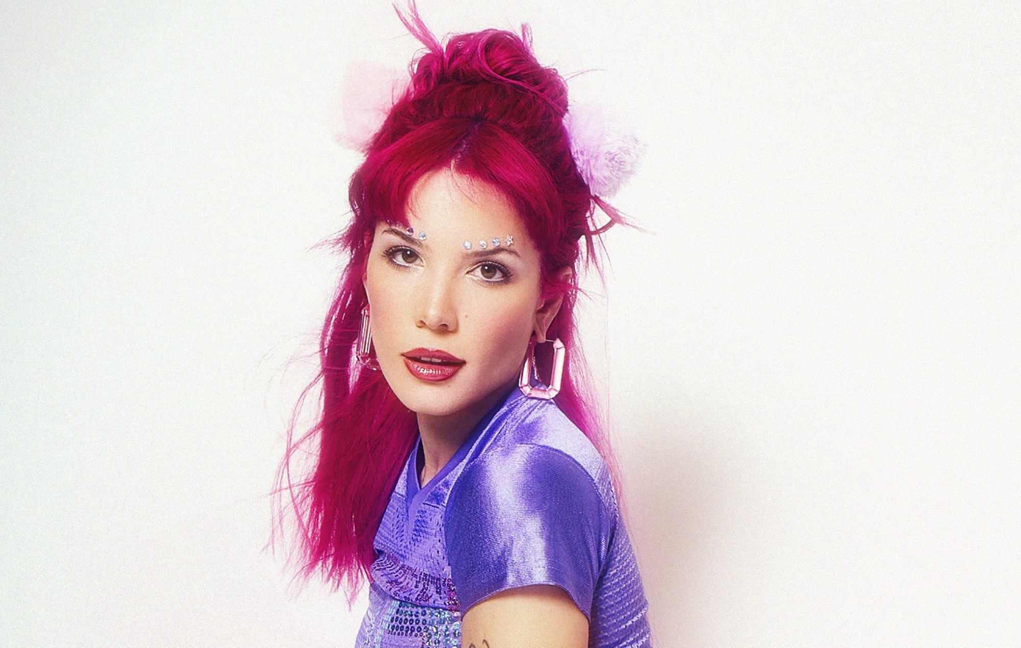 Watch Halsey debut unreleased pop-rock song ‘Carry The Weight’ at Utah concert