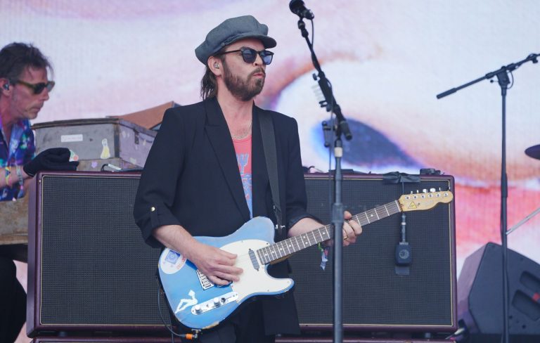 Supergrass celebrate ‘I Should Coco’ at Glastonbury 2025