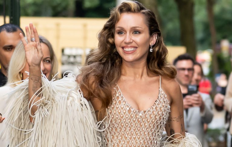 Miley Cyrus accused of “ignoring” fans and “shocking behaviour” at London signing