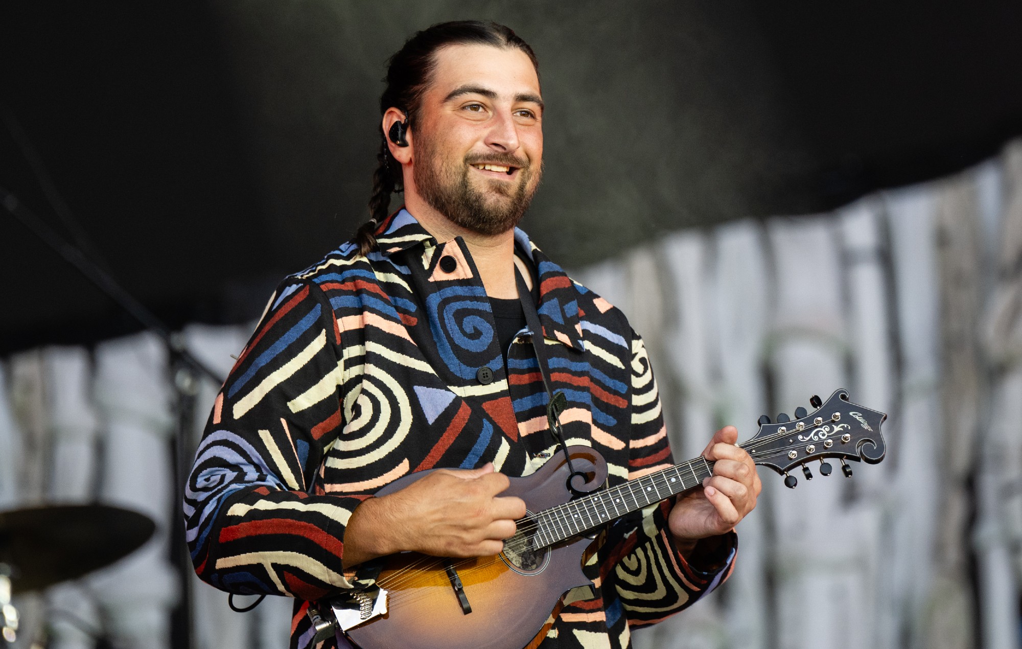 Glastonbury 2025: Noah Kahan joined by Laufey on the Pyramid Stage