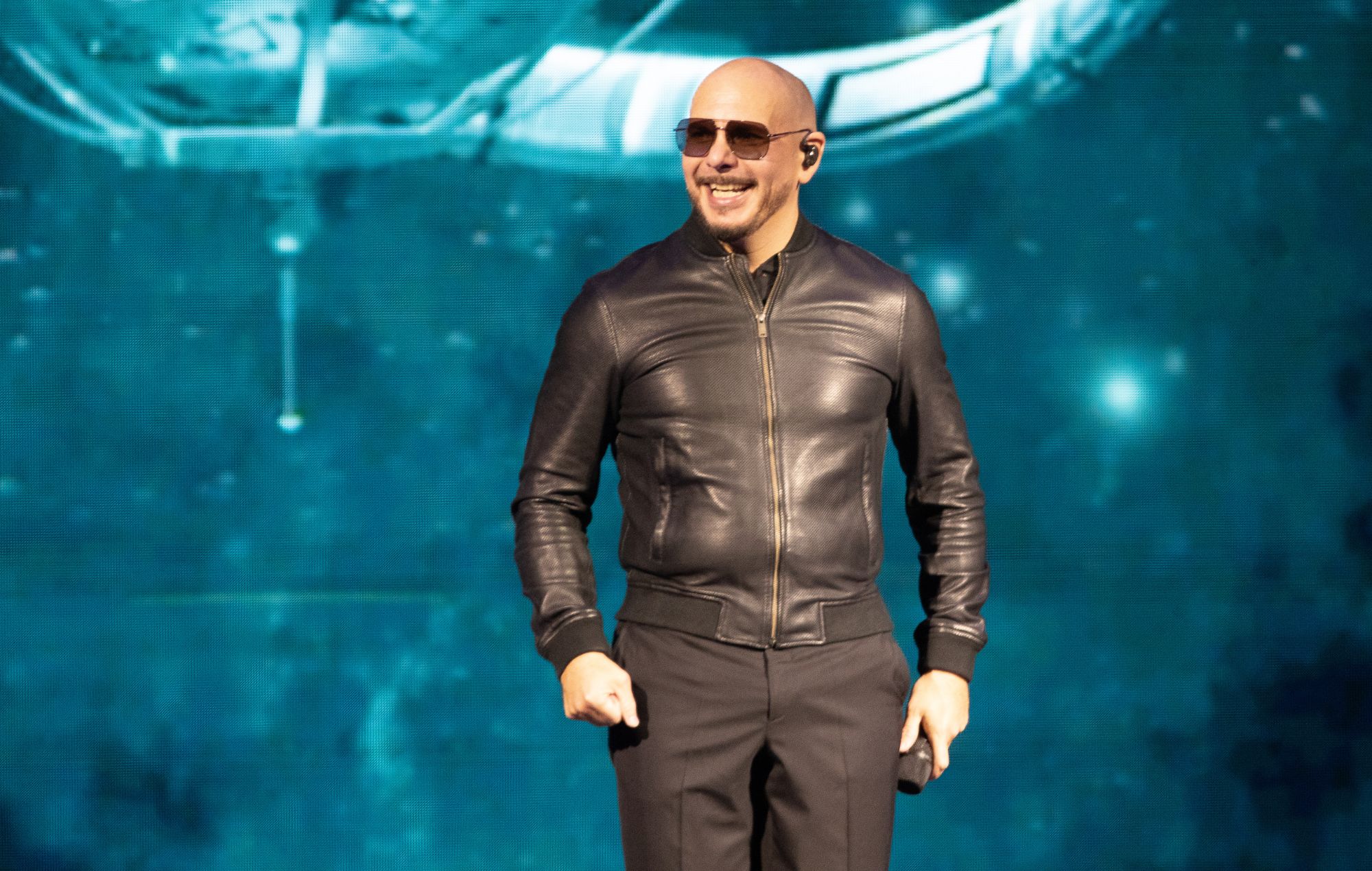 Watch Pitbull fans gather and rave in bald caps for UK tour – “Mr Worldwide” responds