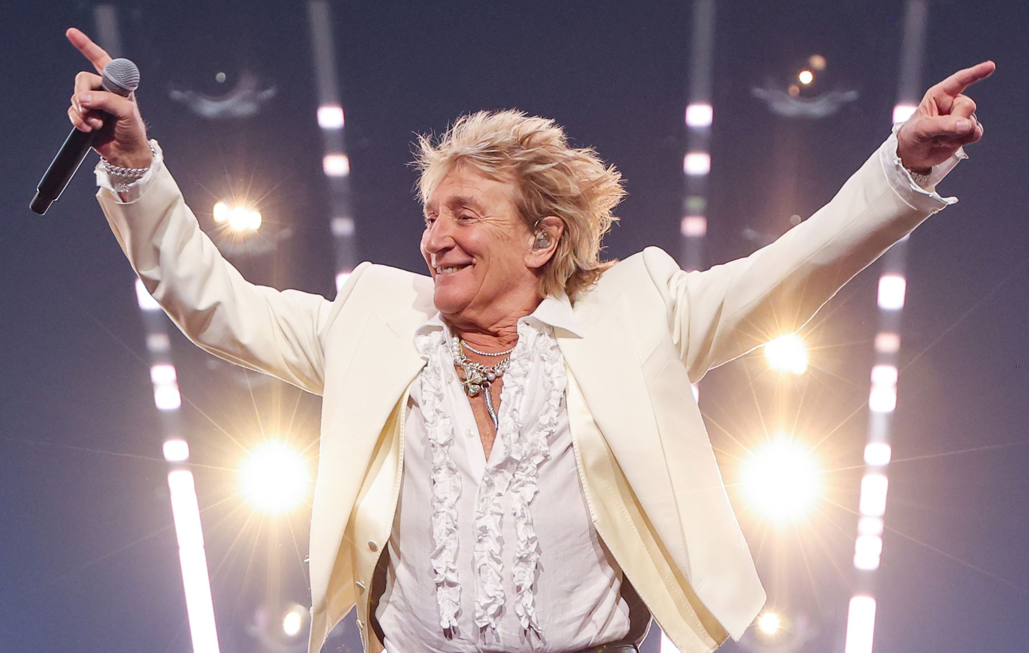 Rod Stewart pulls out of huge Las Vegas gig hours before stage time