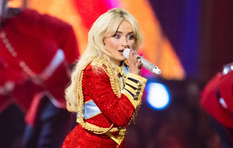 Sabrina Carpenter is thinking about banning phones from her gigs: “This will honestly piss off my fans”