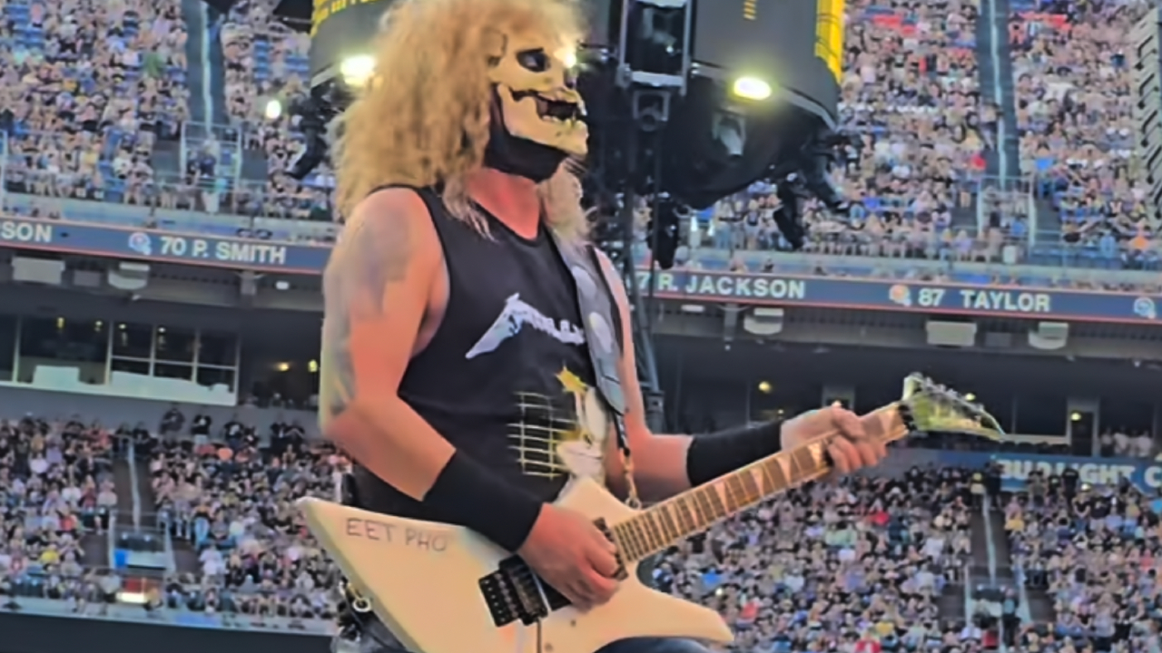 Wes Borland cosplayed as James Hetfield during Limp Bizkit’s last concert with Metallica