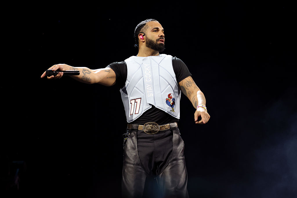 Drake Responds To “F*ck Kendrick* Chant During Concert Performance: “I Can’t Say I Don’t Agree”