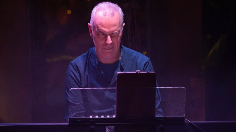 “I can’t overstate my gratitude to Steve…” Steve Hackett keyboardist Roger King announces he’s stepping back from the band