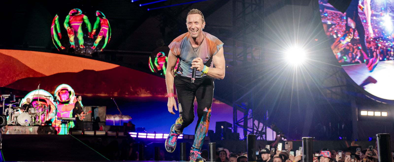 Coldplay Was A Surprise Guest For Doja Cat, J Balvin, And Tems’ FIFA Club World Cup Final Halftime Show
