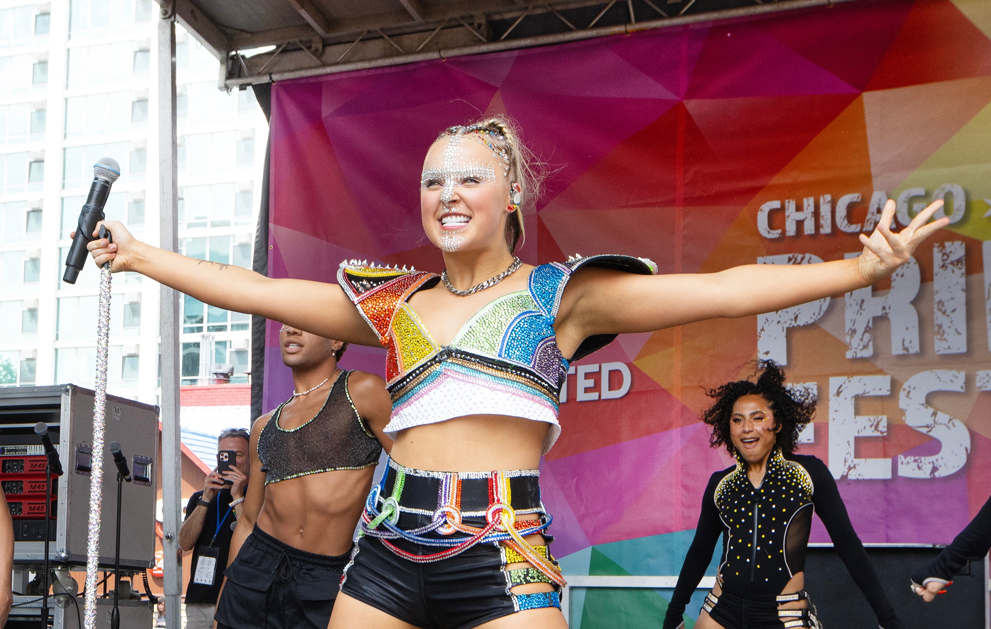 Jojo Siwa announces 2025 UK and European headline tour