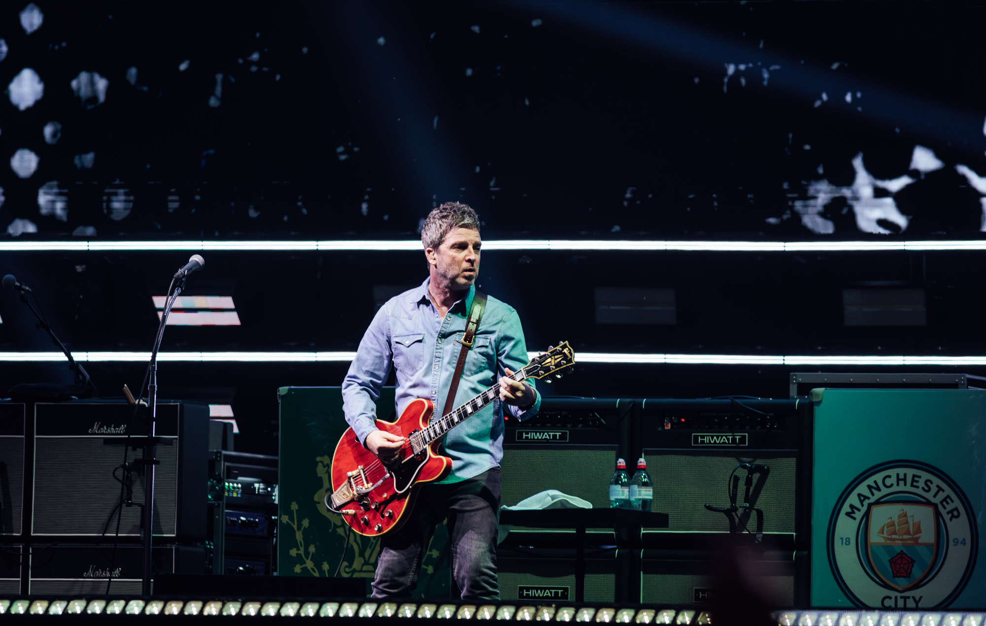 Watch Liam and Noel Gallagher bow to each other at the second night of the Oasis reunion tour
