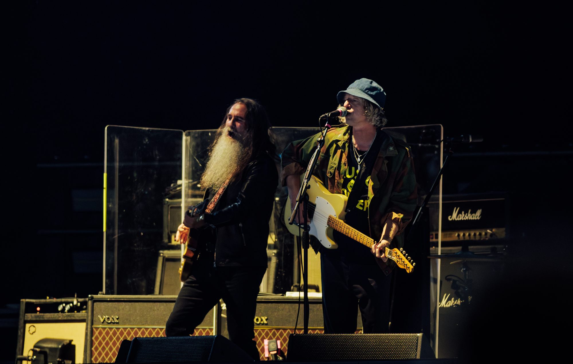 As they continue tour with Oasis, Cast announce new album ‘Yeah Yeah Yeah’ with angsty single ‘Poison Vine’