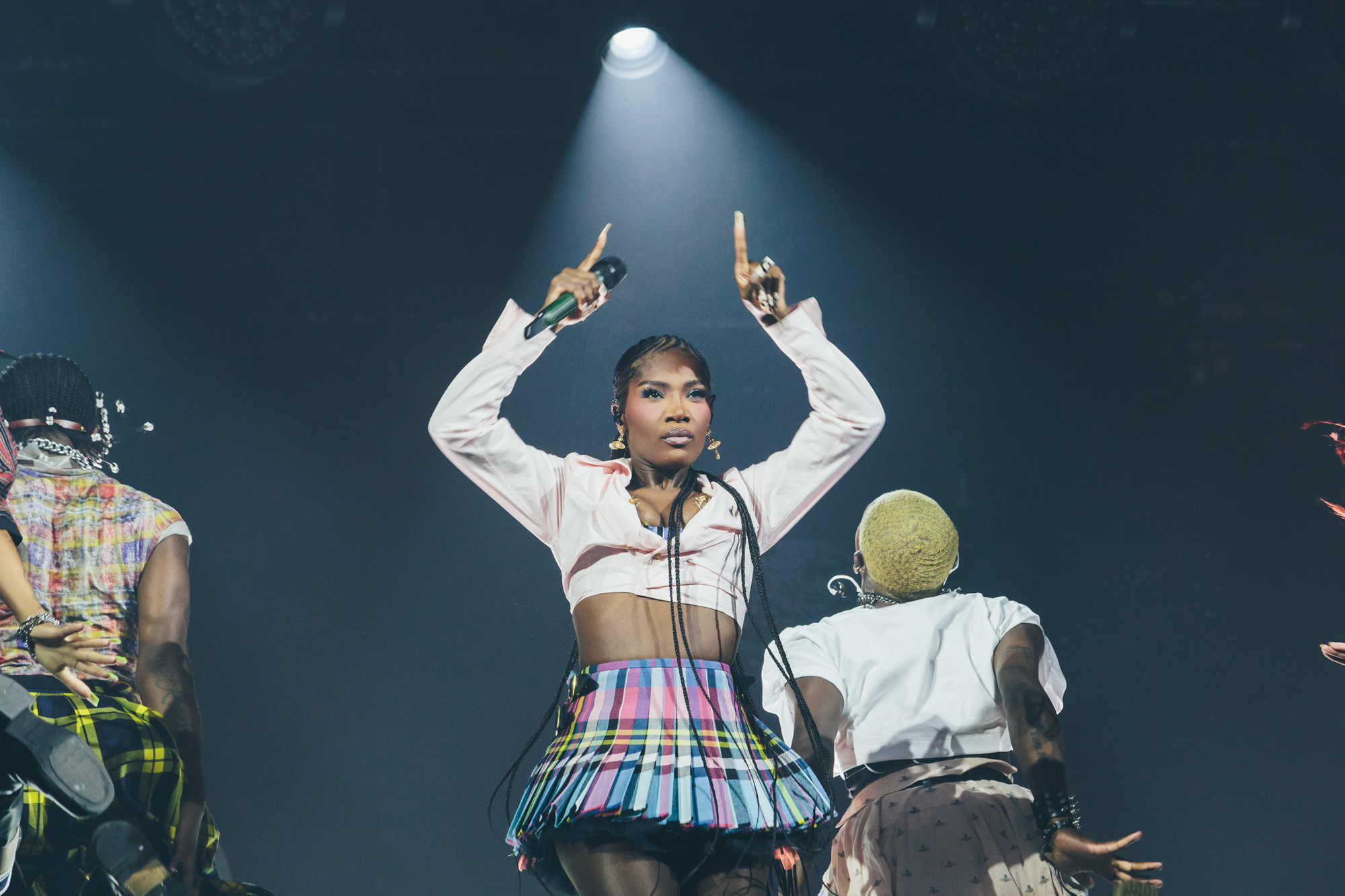 Doechii signs fan’s chest at Open’er Festival 2025: “Make some noise for these titties!”