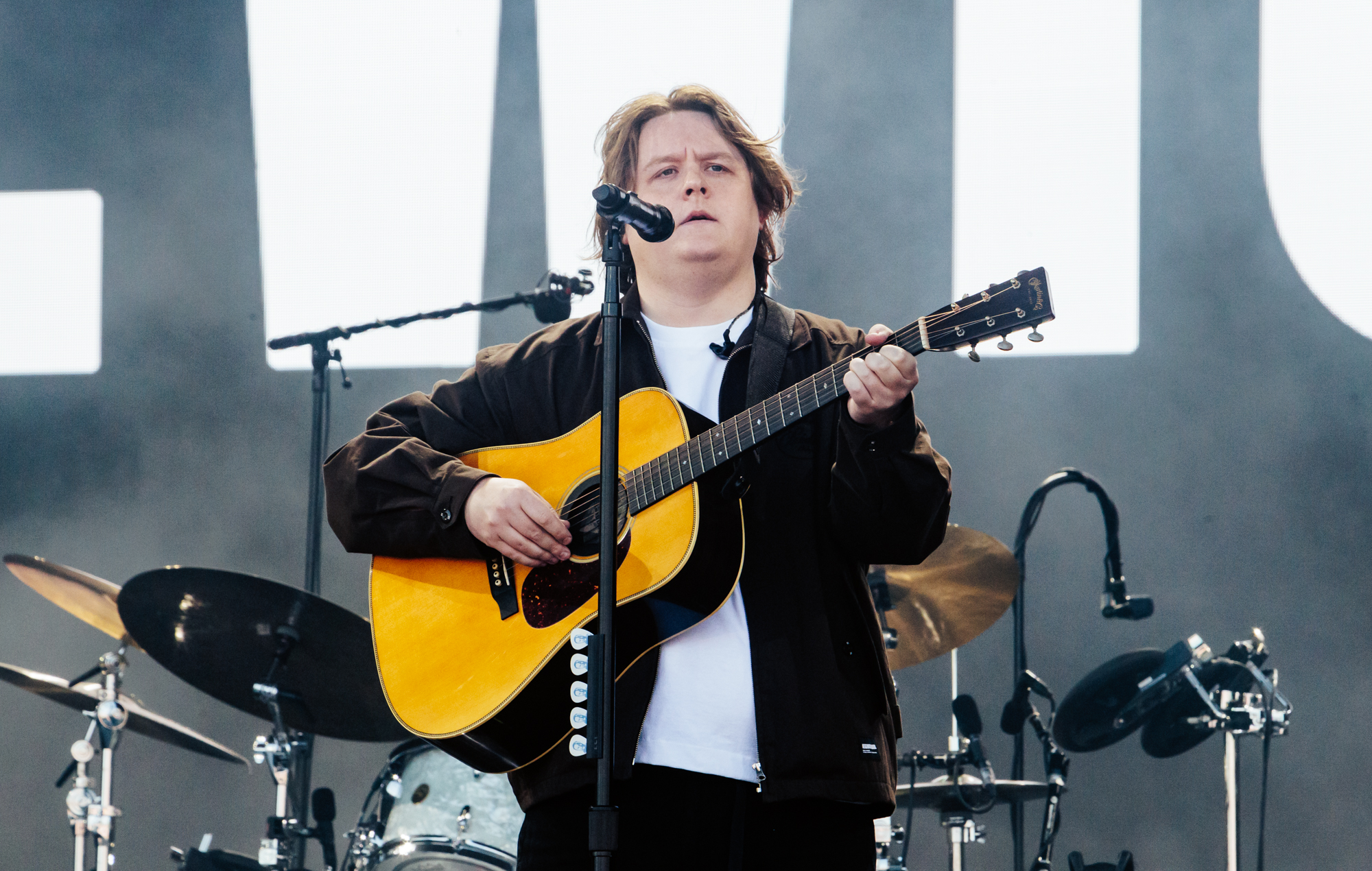 Lewis Capaldi recalls “panic attack” in Chicago that was “even worse” than Glastonbury 2023