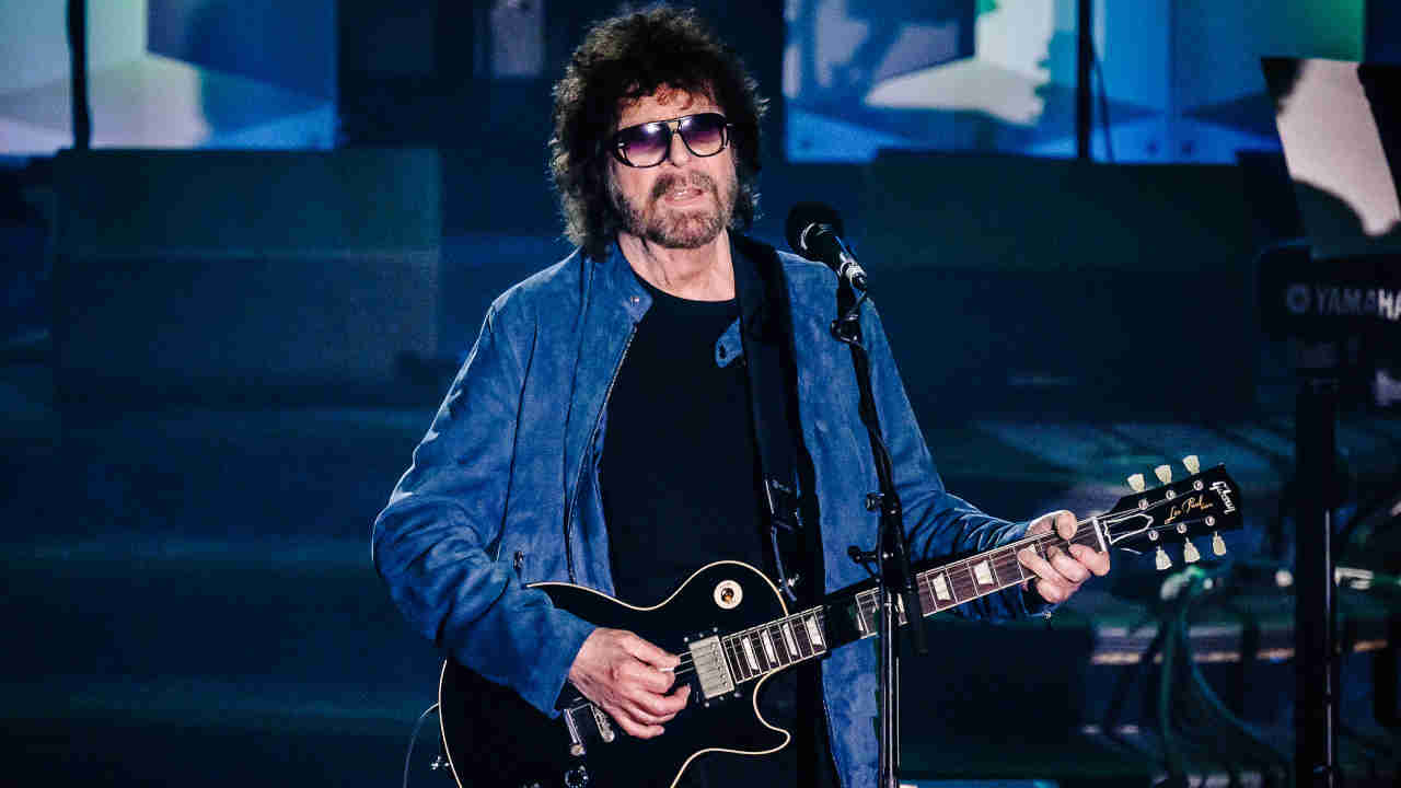 “Jeff is heartbroken to report that he will not be able to perform”: Jeff Lynne’s ELO cancel last ever show