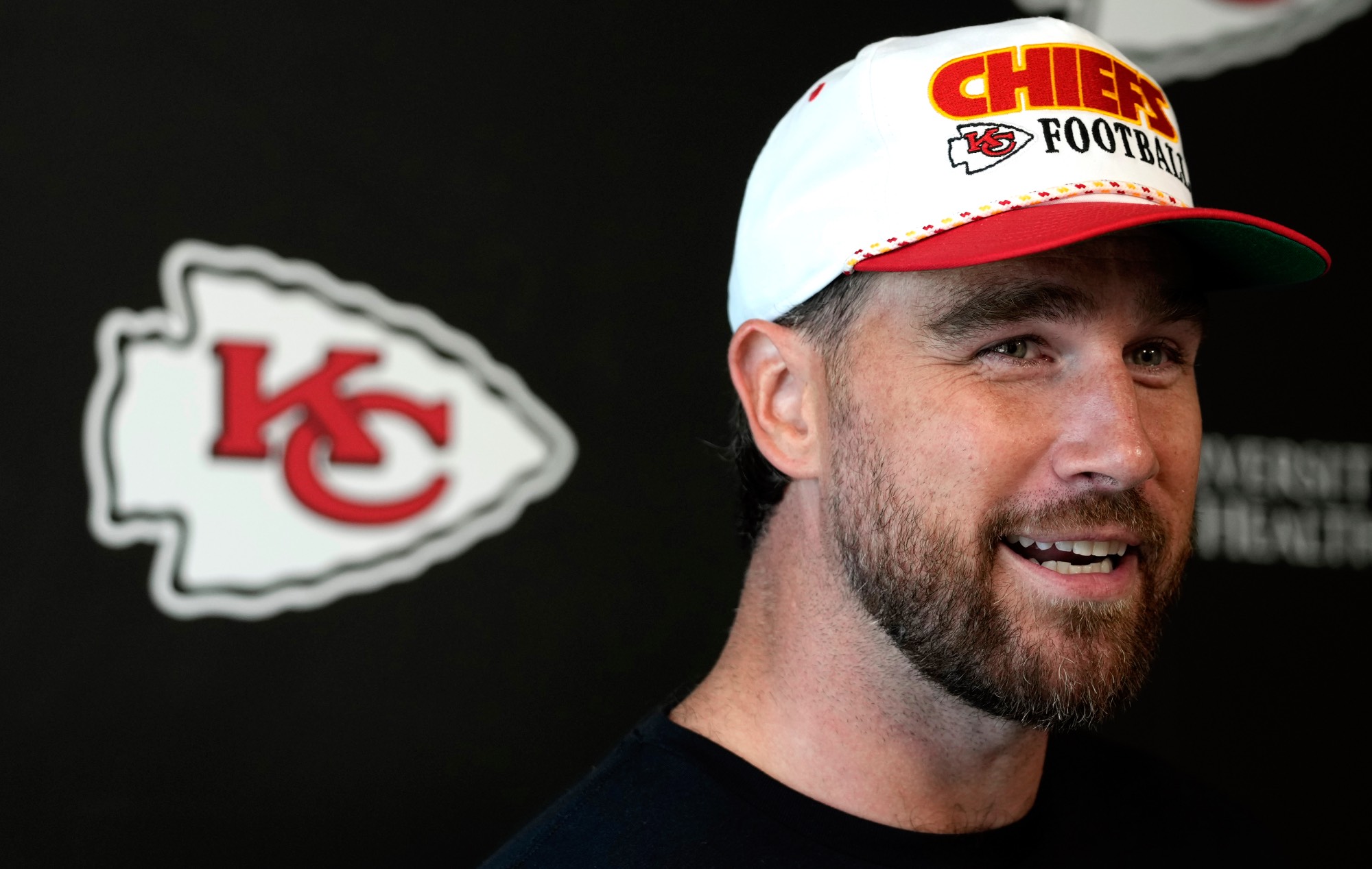 Travis Kelce says he struggled with ‘SNL’ hosting gig because he “can’t really read that well”