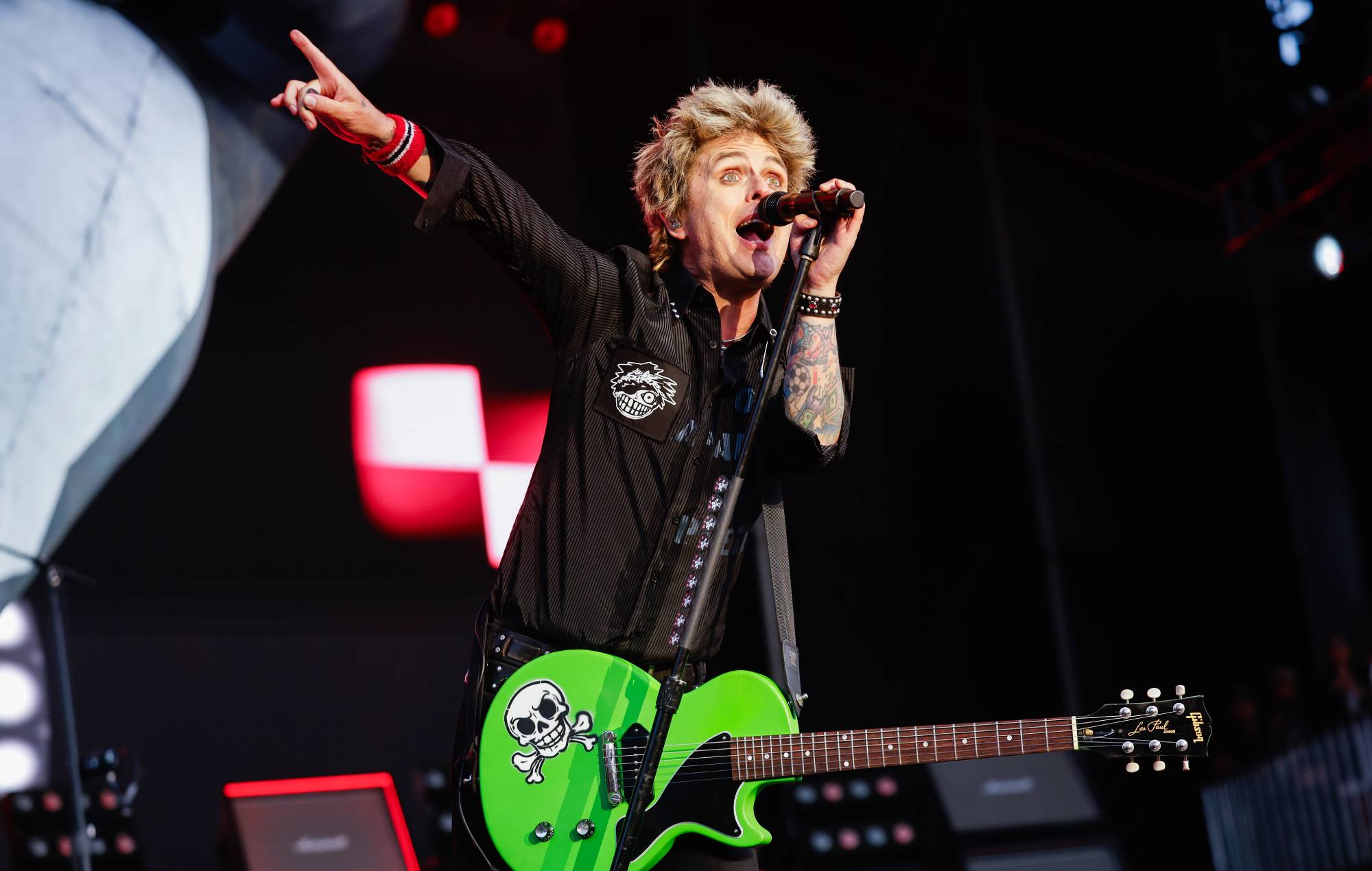 Watch Billie Joe Armstrong kick fan off-stage for playing Oasis instead of Green Day