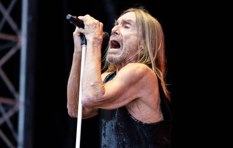 Watch Iggy Pop play ‘Superman’ song ‘Punkrocker’ for the first time ever