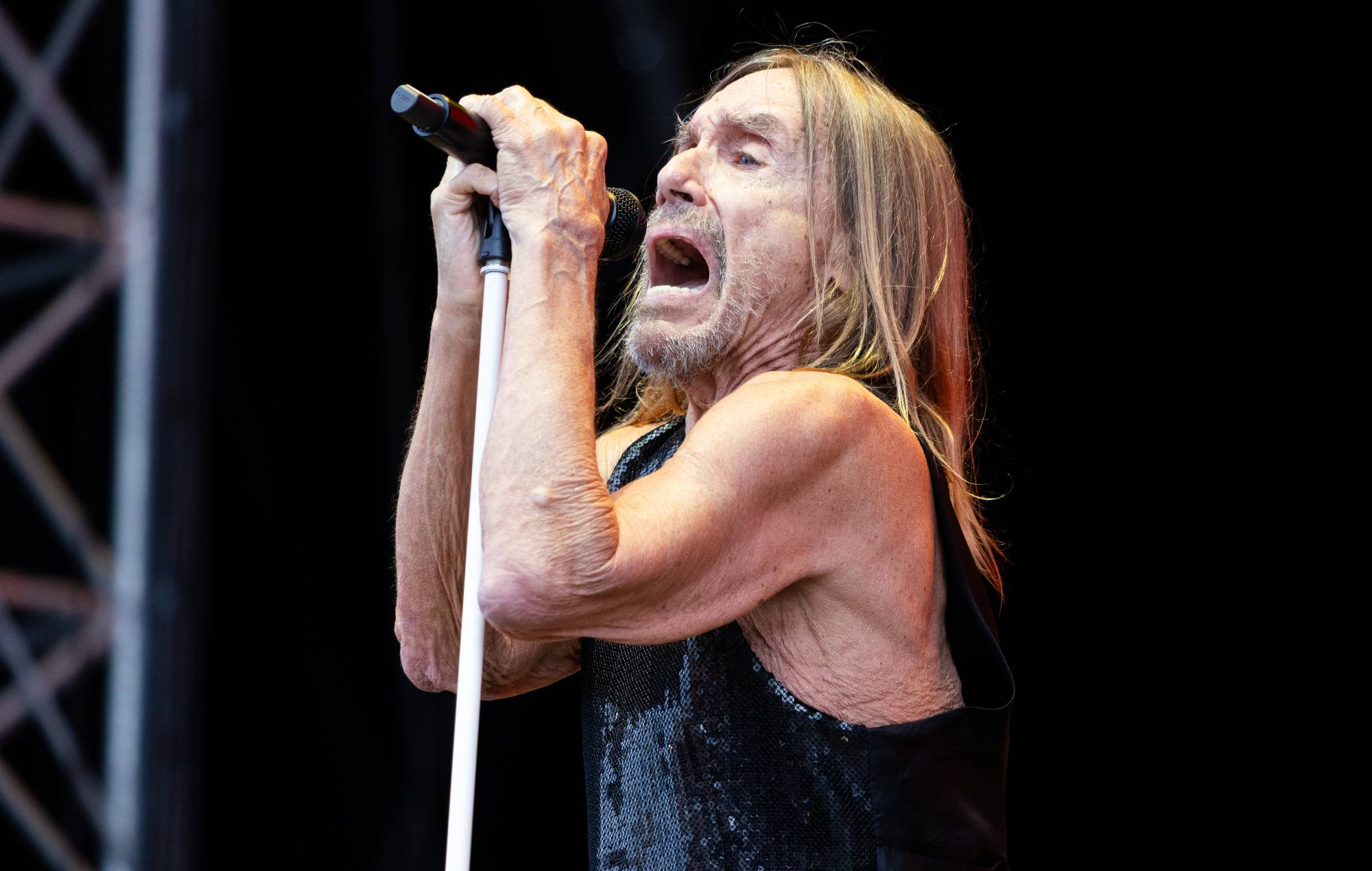 Watch Iggy Pop play ‘Superman’ song ‘Punkrocker’ for the first time ever