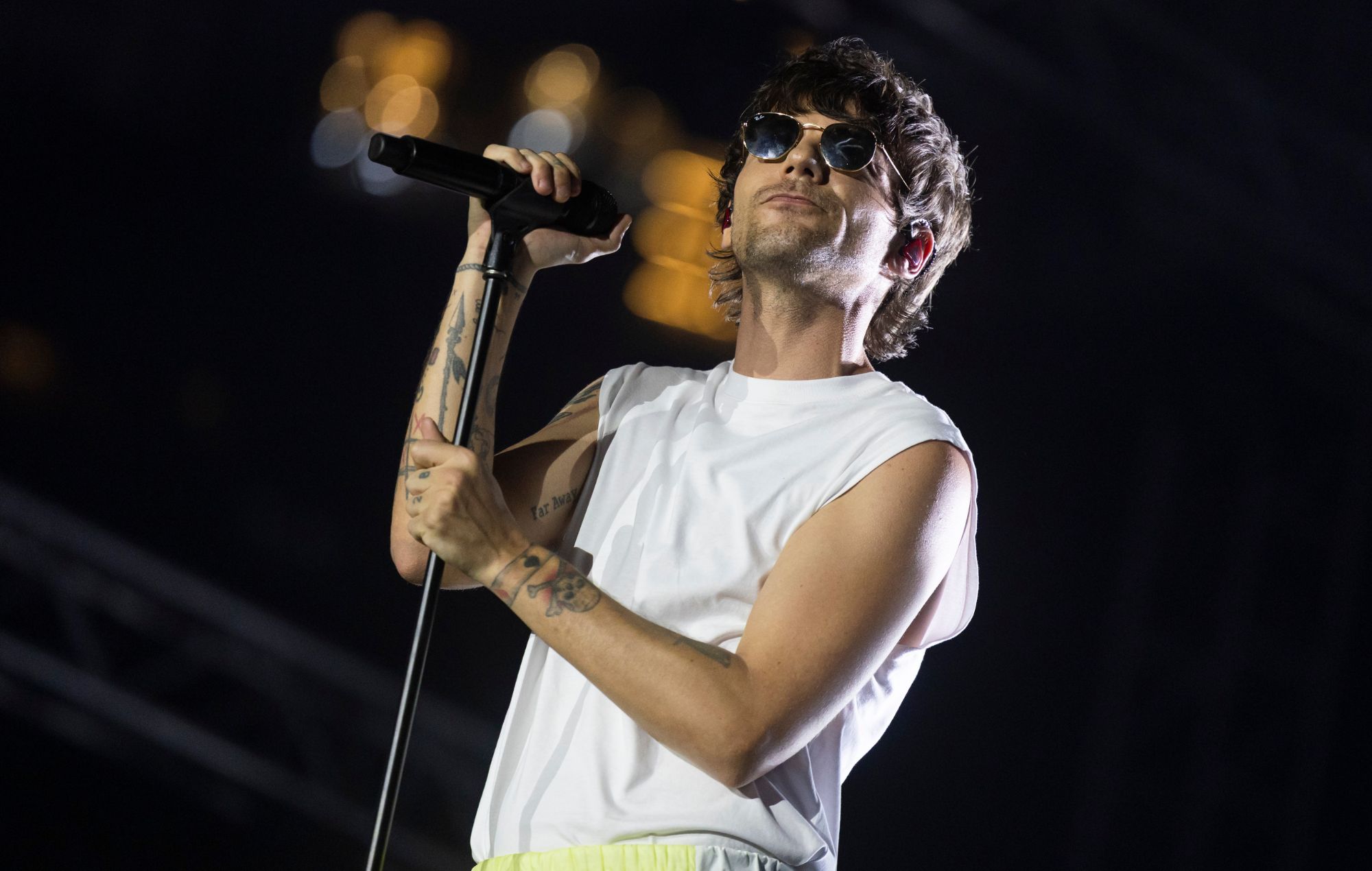 Louis Tomlinson hits out at “conspiracy chat” about personal life: “It’s just too much and too hurtful for me to see!” 