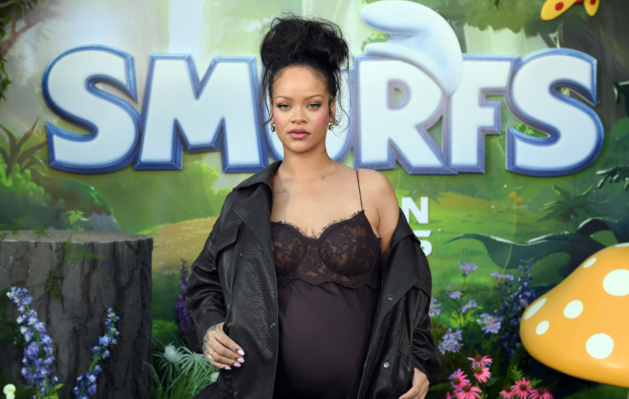 Rihanna reveals her go-to karaoke song 