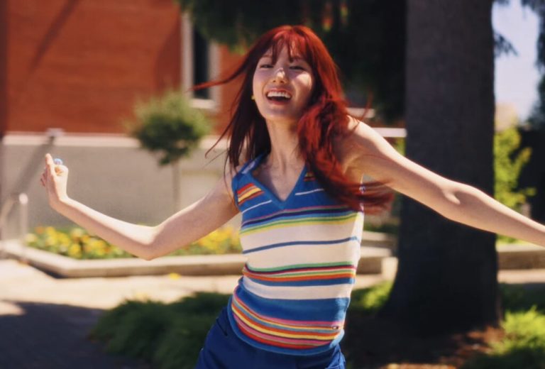 Bite Review: Kiiikiii’s Retro Aesthetics Capture Real Emotion in “Dancing Alone”
