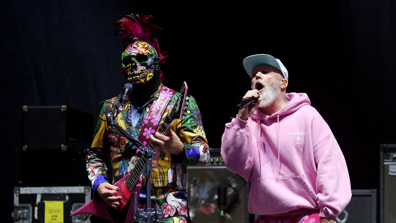 Limp Bizkit pull the biggest crowd of the day at Reading Festival and, to the surprise of no one, absolutely smash it