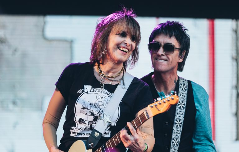 Chrissie Hynde saw “proper fucking rock band” Oasis at Wembley with Johnny Marr: “Exactly what the world needs now”