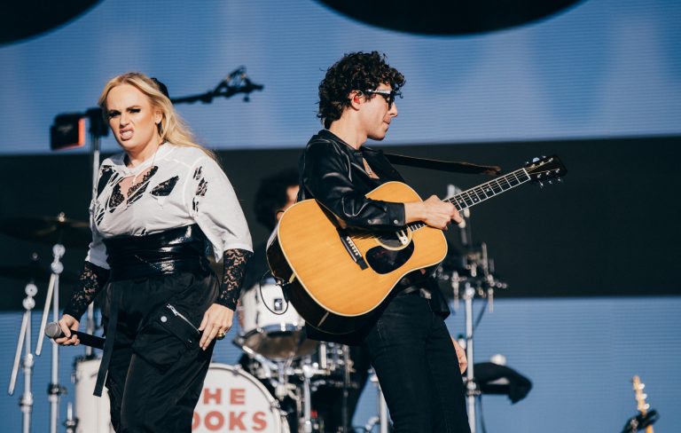 Watch The Kooks bring out Rebel Wilson to cover ‘Gangsta’s Paradise’ at Reading 2025