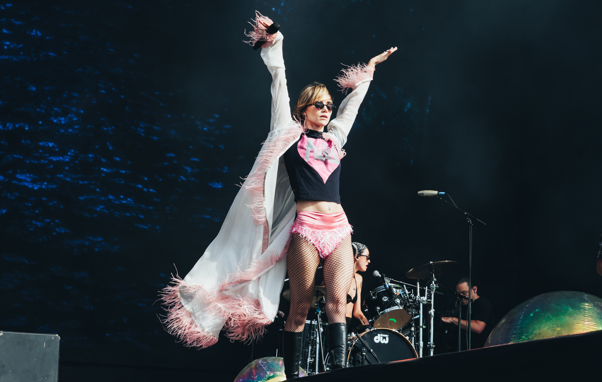 Watch Carl Barât join Suki Waterhouse to cover The Libertines’ ‘Can’t Stand Me Now’ in London