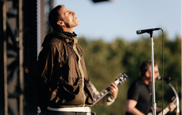 Here’s Liam Gallagher teaching Canadian Oasis fans how to do the Poznan in Toronto